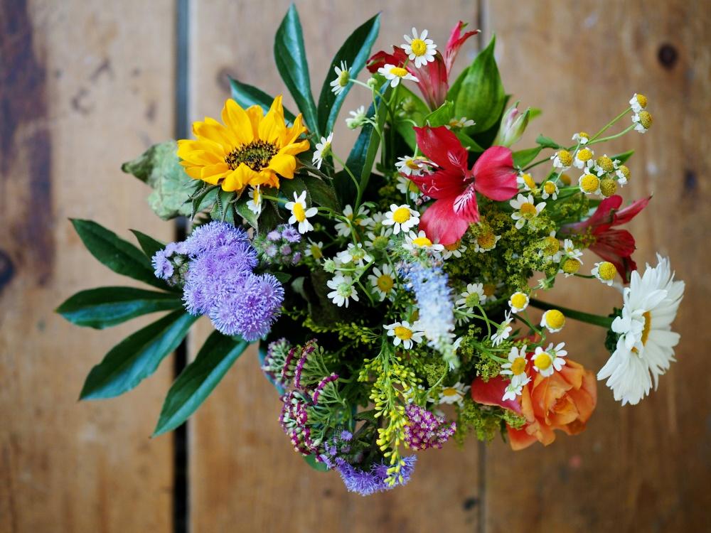 elevate-your-floral-gift-experience-with-the-interior-collections
